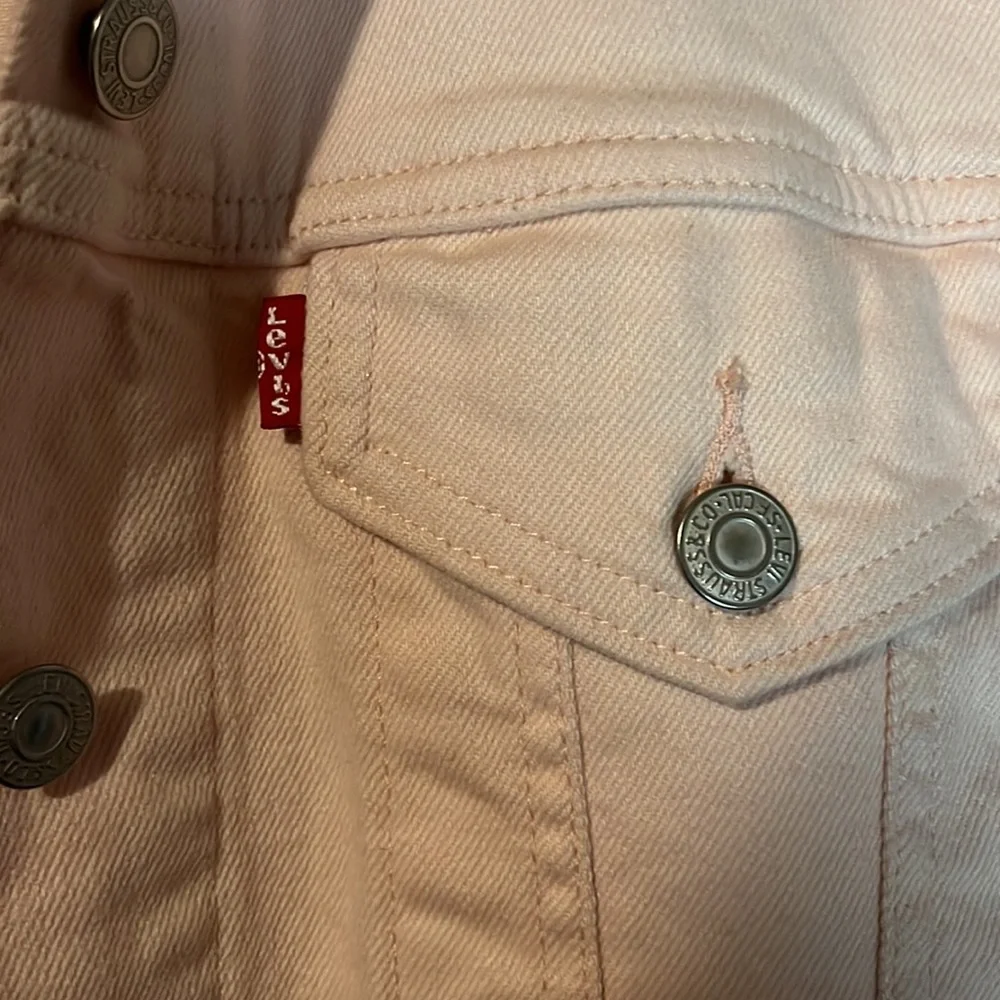 Levis - Picture 3 of 6